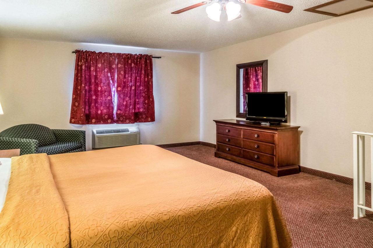 Quaint Inn&Suites McHenry Extérieur photo