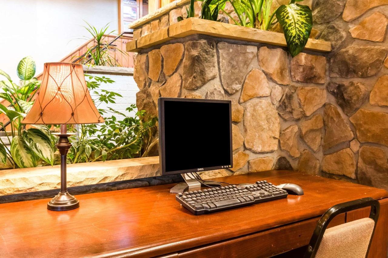 Quaint Inn&Suites McHenry Extérieur photo